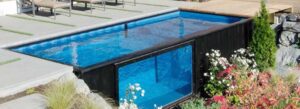 piscina con contenedores