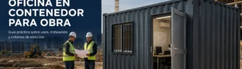 Oficina en contenedor para obra en España con módulo adaptado, interior equipado y personal técnico revisando planos en un proyecto de construcción